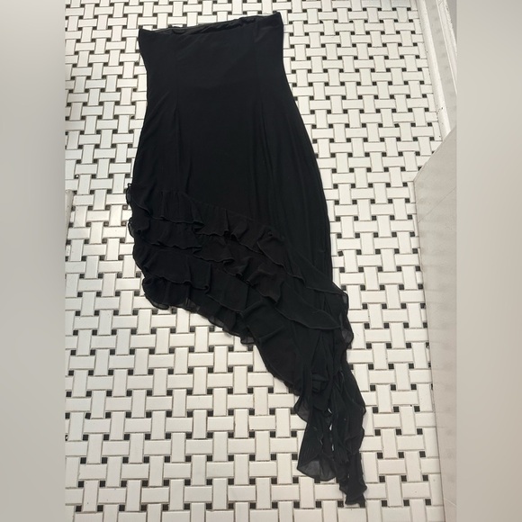 Elegant Black Strapless Dress - Picture 3 of 7